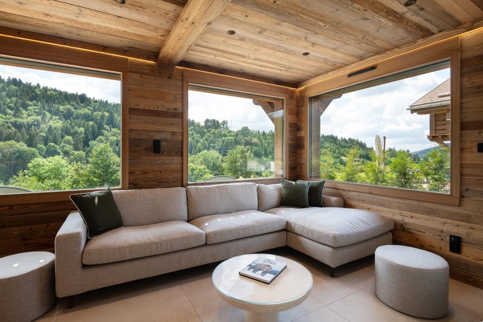 Le Refuge de Lola Family Chalet with Hot Tub Games Room & Fireplace Chalet in Gérardmer