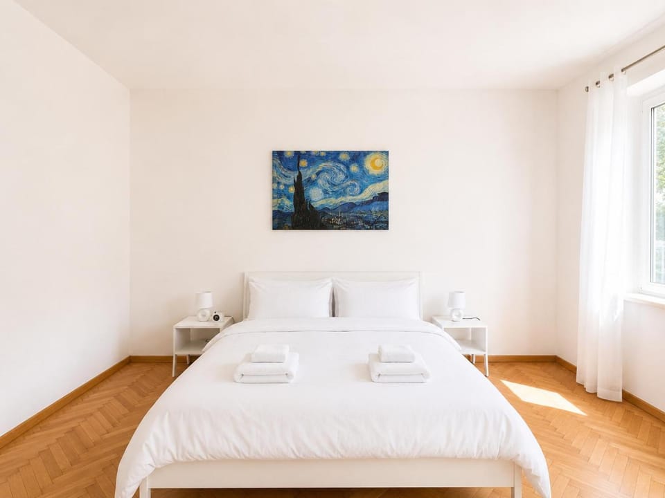 Bed, Photo of the whole room, Bedroom, towels