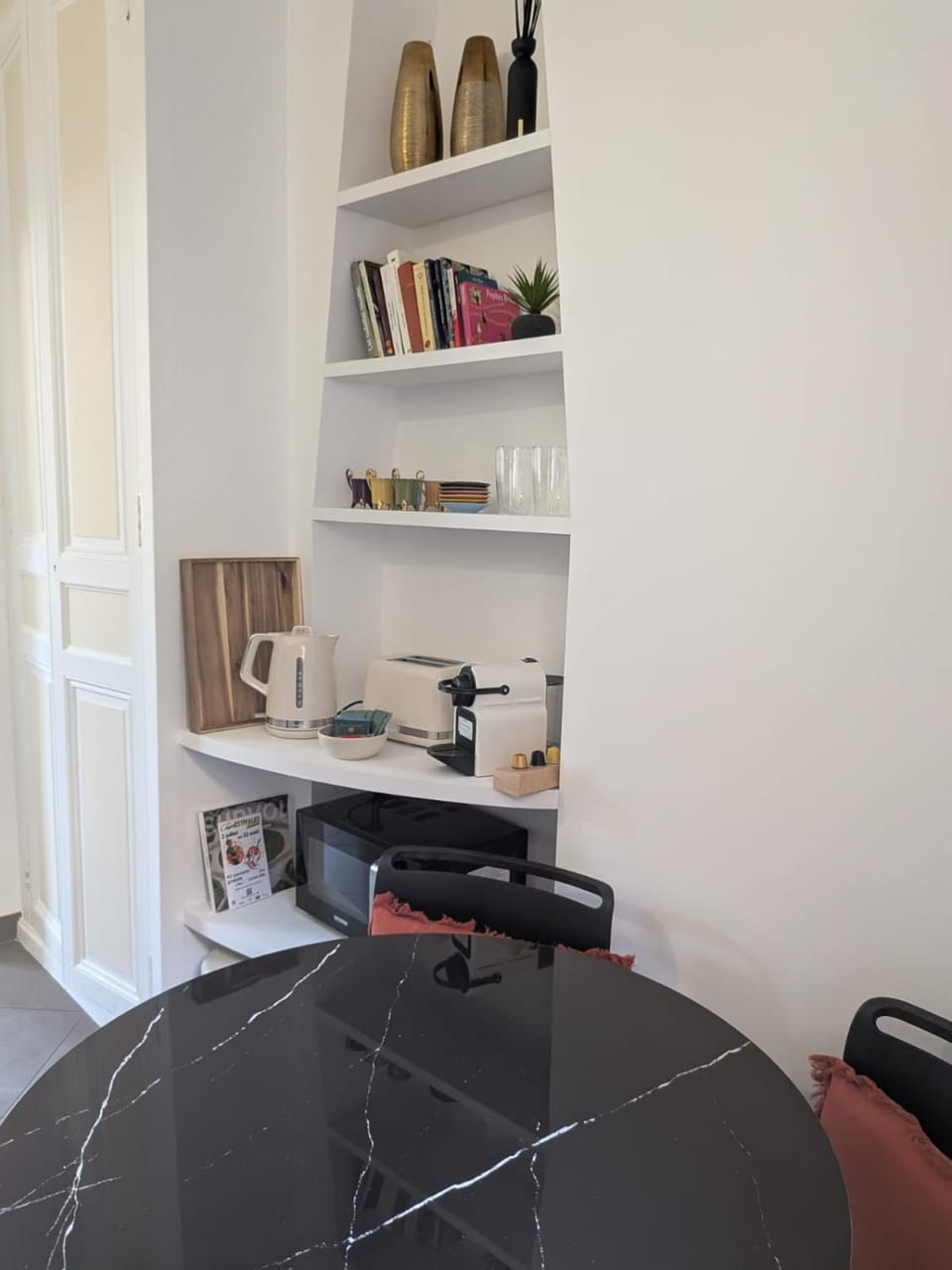 Library, Seating area, Dining area