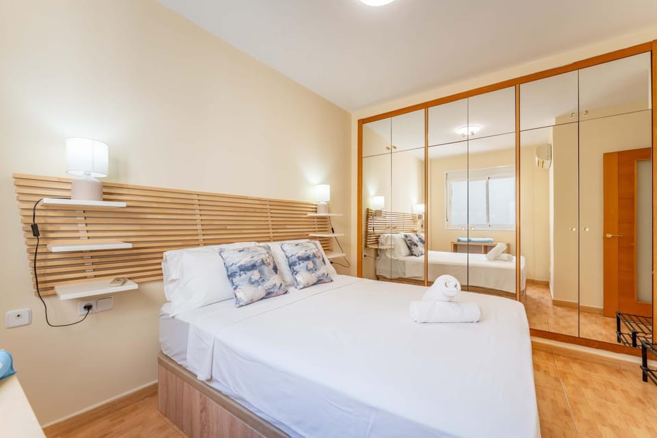 Bed, Bedroom, towels, wardrobe