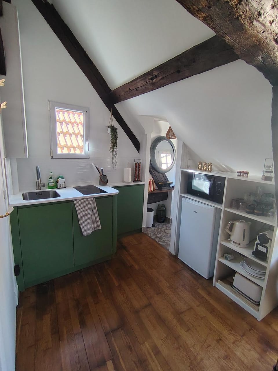 Kitchen or kitchenette, stove