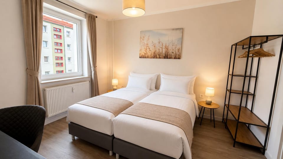 Bed, TV and multimedia, Bedroom