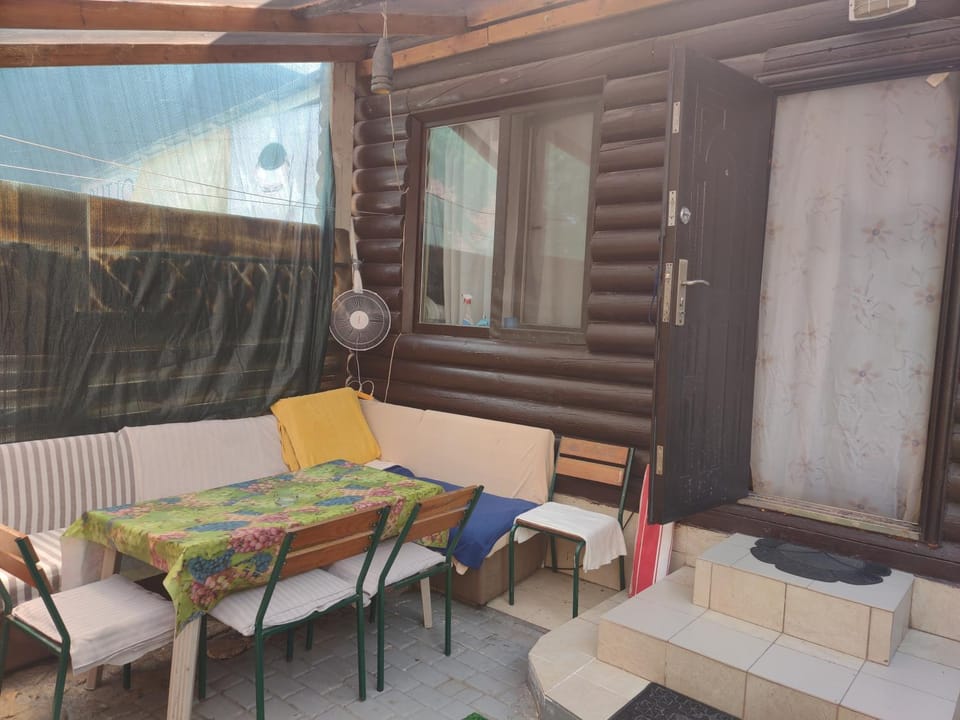 Совіньйон-1, дерев'яний будиночок House in Odessa