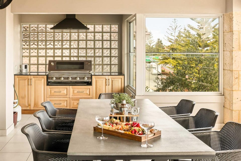 BBQ facilities, Seating area, Dining area