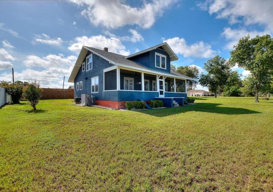 Spacious Lakefront 5BR home, Near Disney, Legoland House in Lake Hamilton