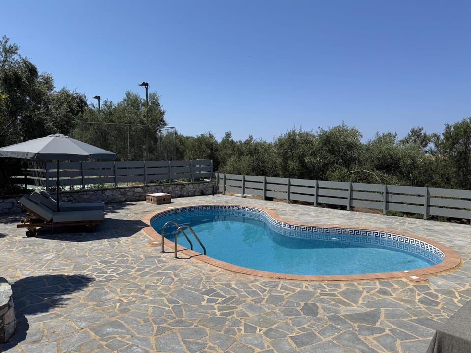 Day, Natural landscape, Pool view, Swimming pool, sunbed