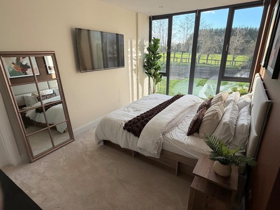 Modern Luxury Home Sleeps 20 Villa in County Dublin