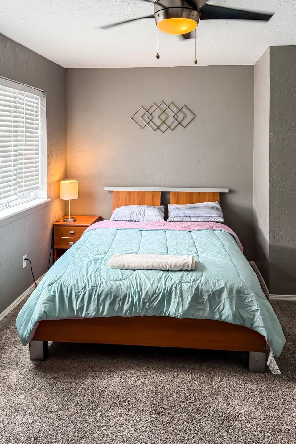 Bed, Bedroom, towels