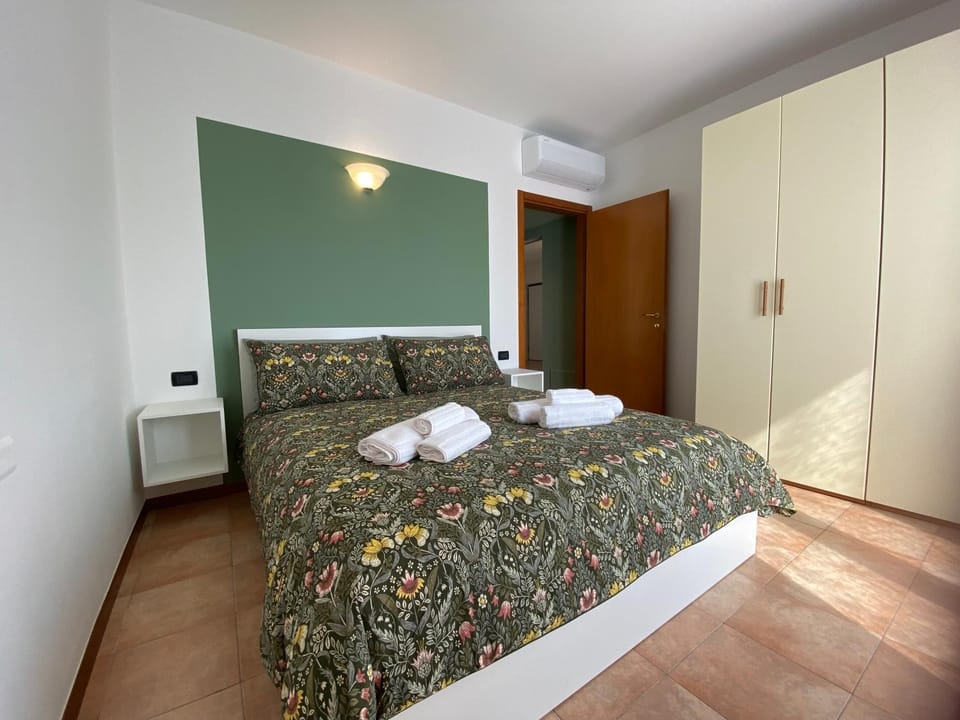 Bed, Photo of the whole room, Bedroom, towels, wardrobe, air conditioner