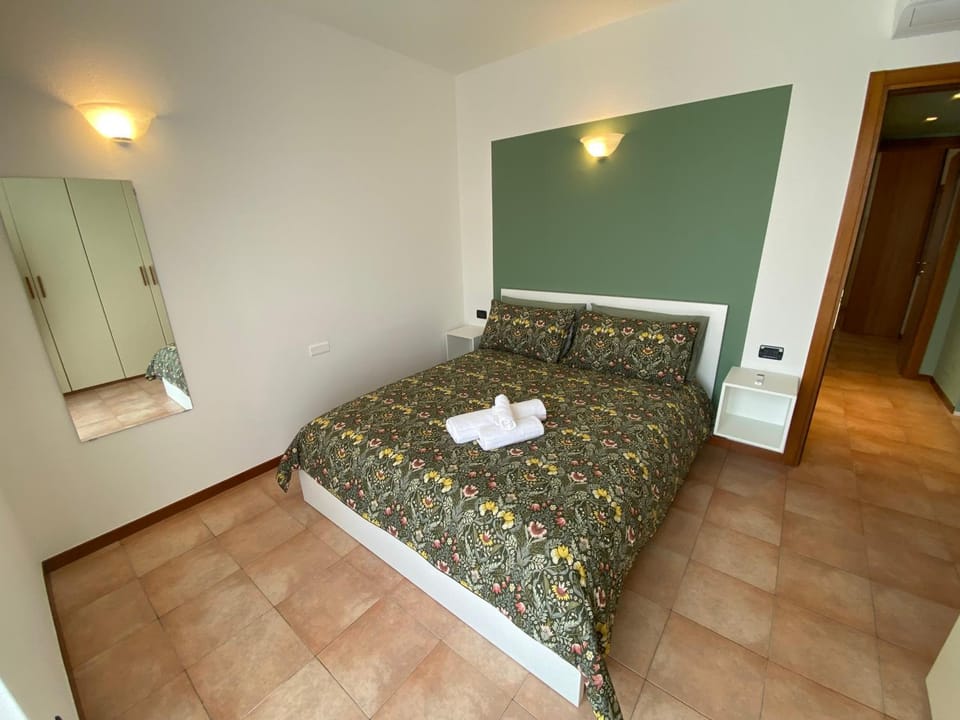 Bed, Photo of the whole room, Bedroom, towels, wardrobe, air conditioner