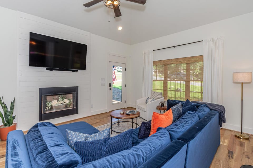 TV and multimedia, Living room, Seating area