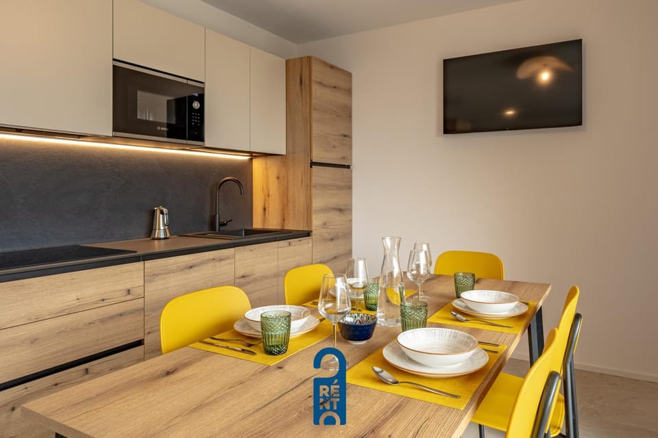 Dining area, kitchen
