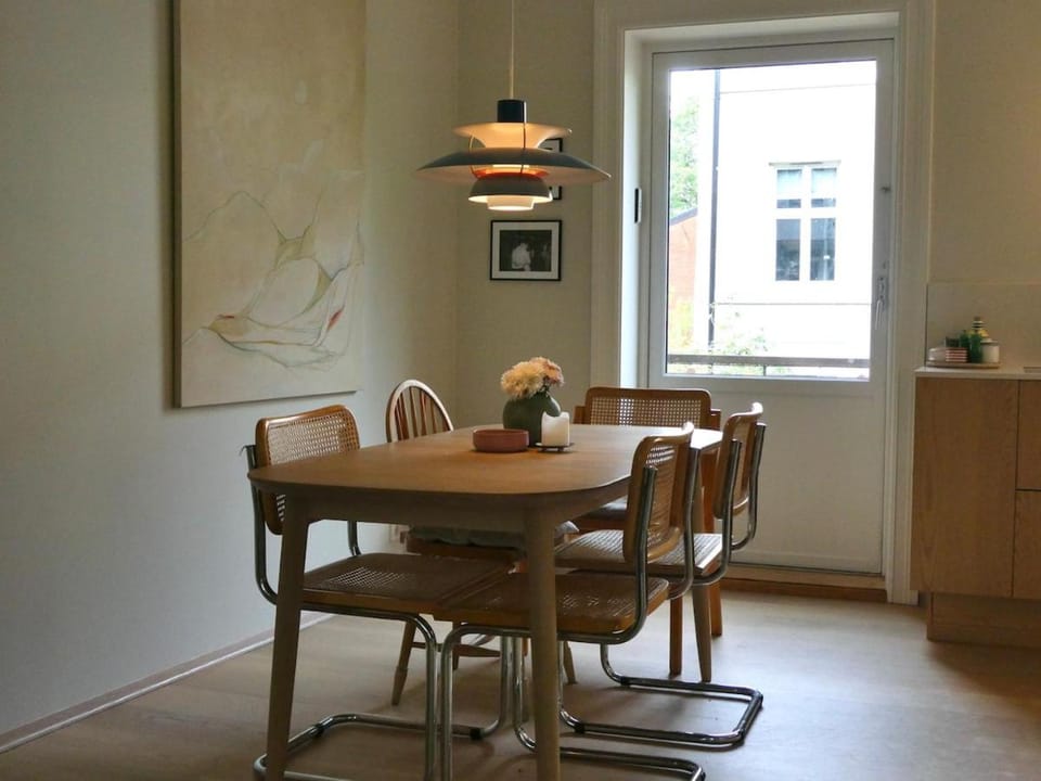 Large, newly renovated apartment with a view of the park Apartment in Oslo