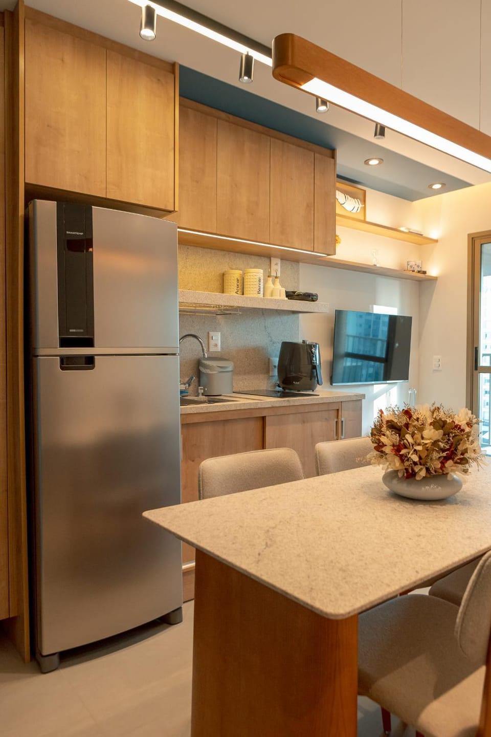 Kitchen or kitchenette, Seating area, Dining area, minibar, pet friendly, stove