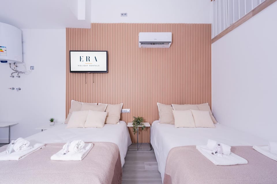 Bed, Photo of the whole room, Bedroom, towels, air conditioner