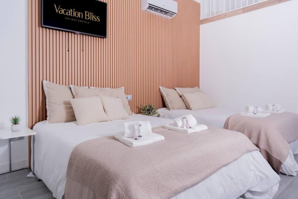 Cozy Beachfront Carihuela - VB Apartments Apartment in Torremolinos