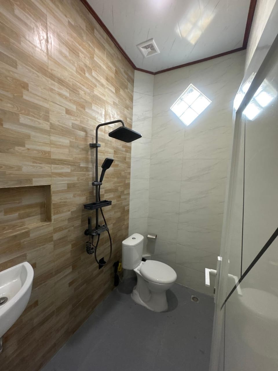 Shower, Toilet, Bathroom