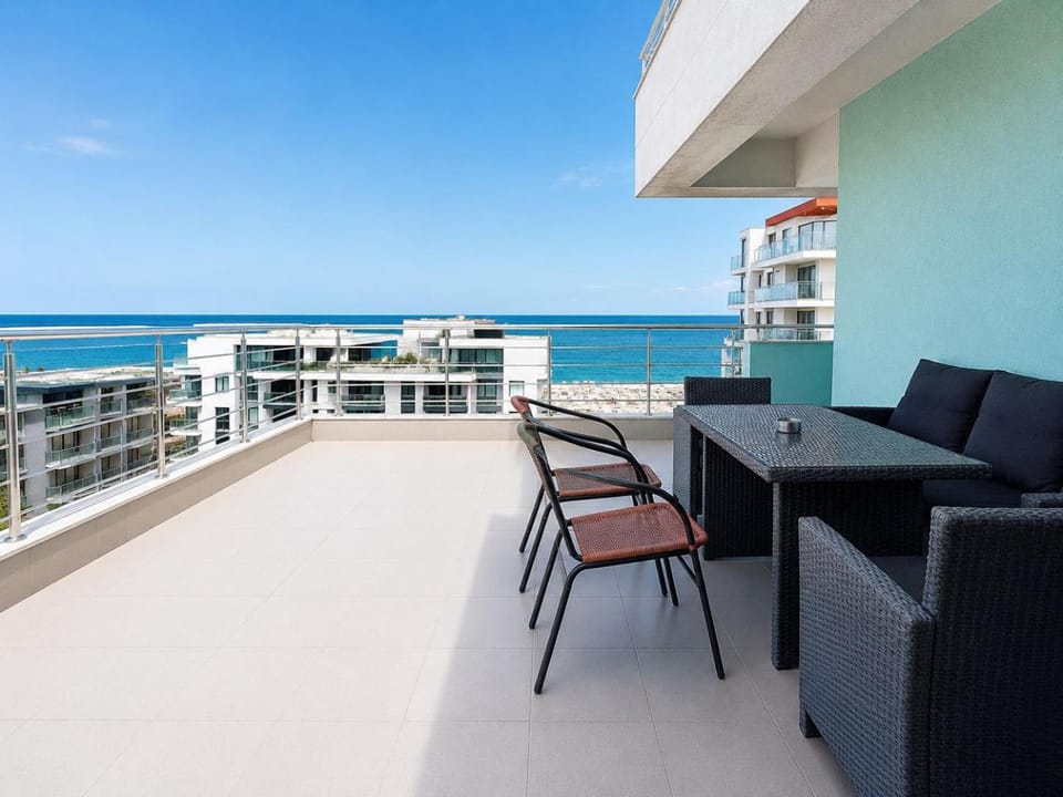 Apartament cu Terasa - Sea view - Free Parking Apartment in Constanta
