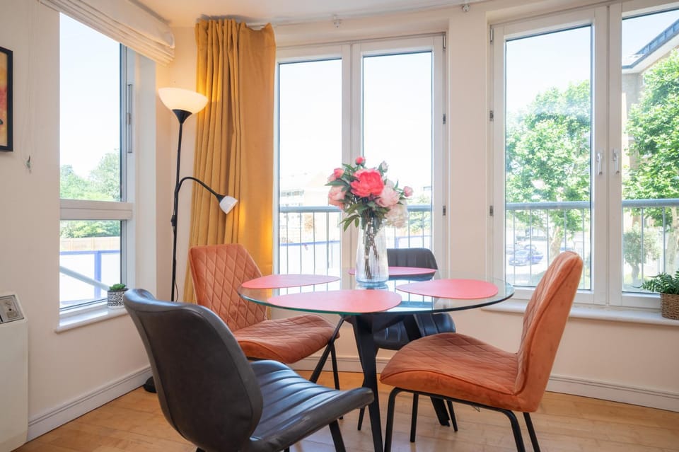Stylish Stay Near Paddington and Little Venice Apartment in City of Westminster
