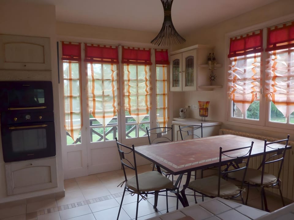 Property building, Kitchen or kitchenette, Living room