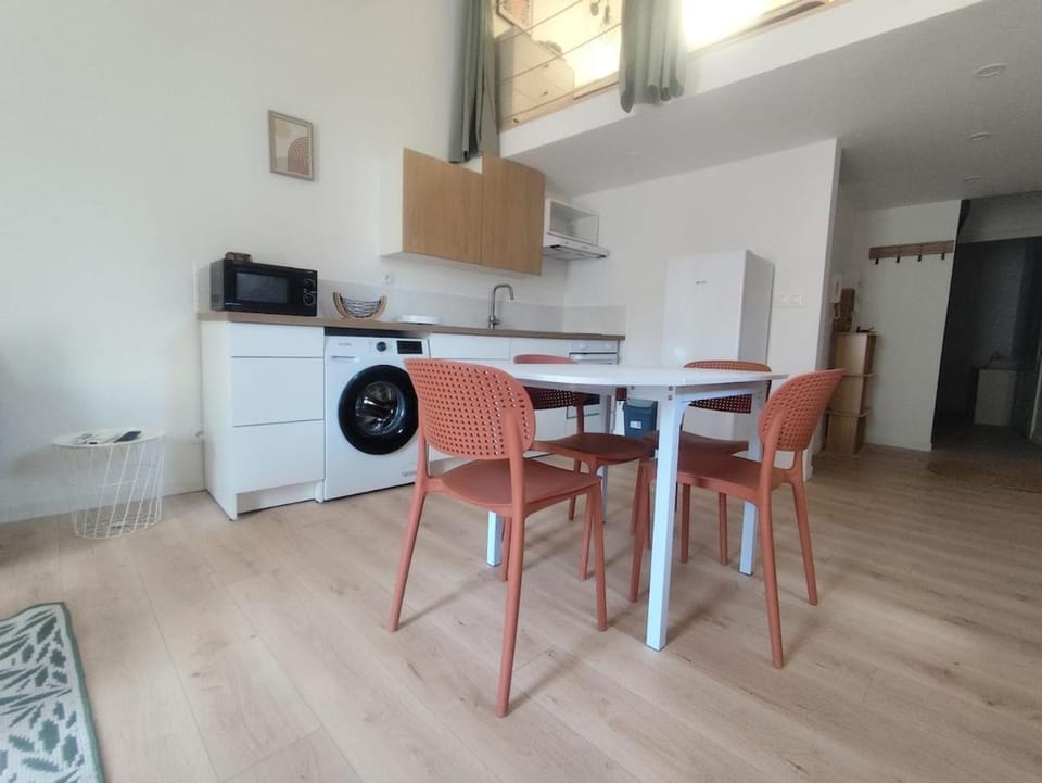 Dining area, kitchen