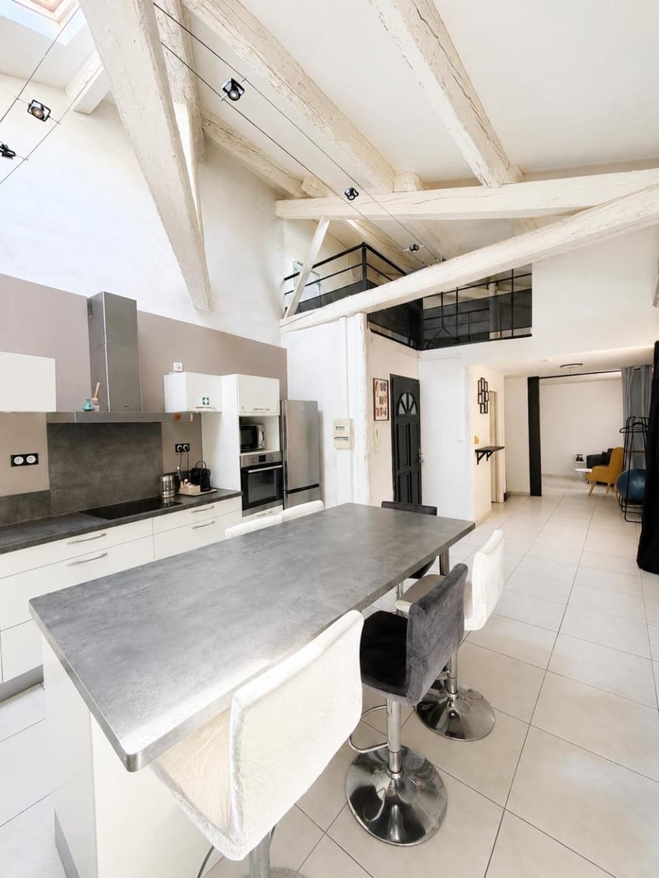Kitchen or kitchenette, Living room
