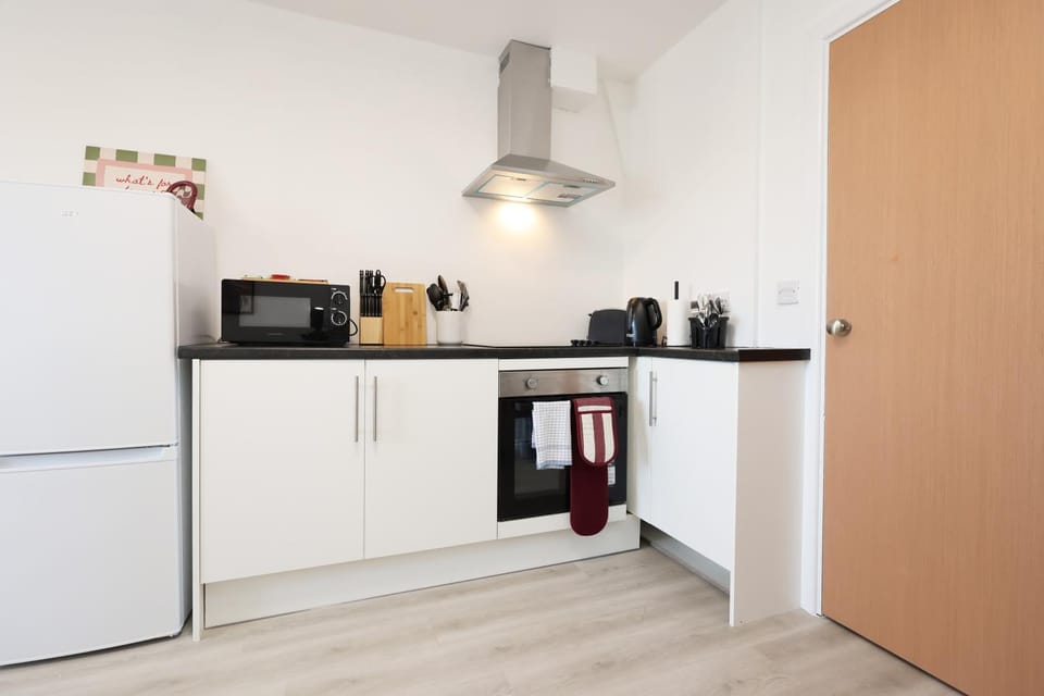 New Modern Flats In Bridgend Town Centre - Great For Business Stays & Contractors By EKLIVING PARTNERS Apartment in Bridgend