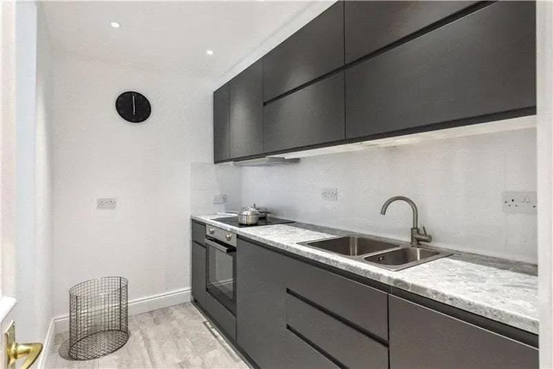 Spacious 1-Bed Apartment with Garden View, South Kensington Apartment in City of Westminster