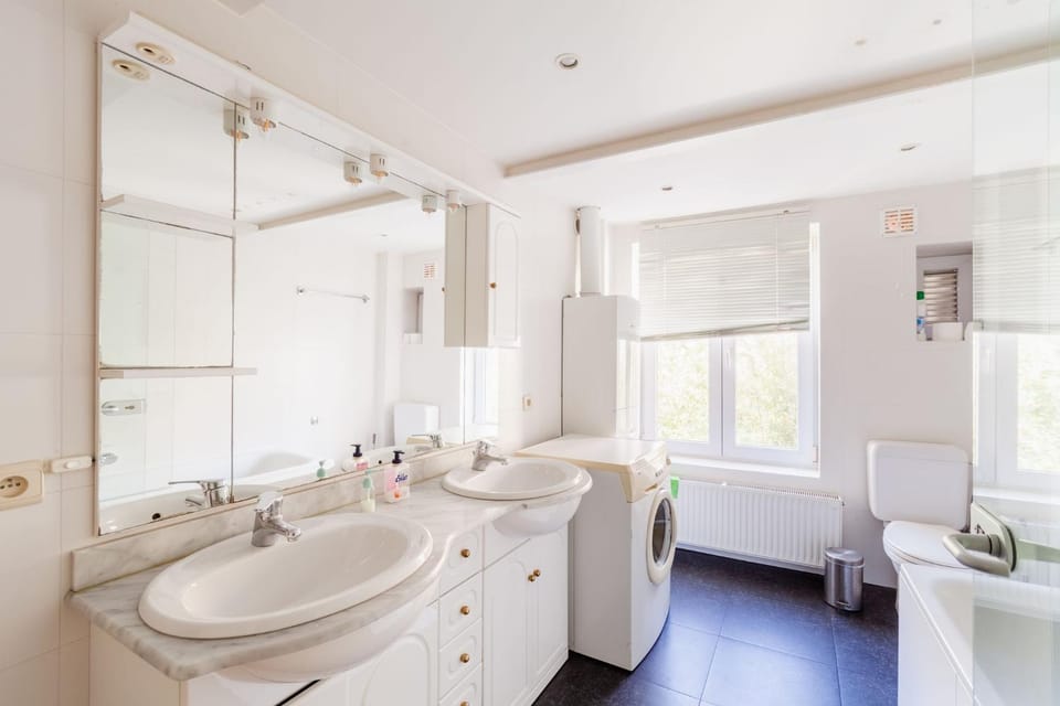 Bathroom, Bath, washing machine