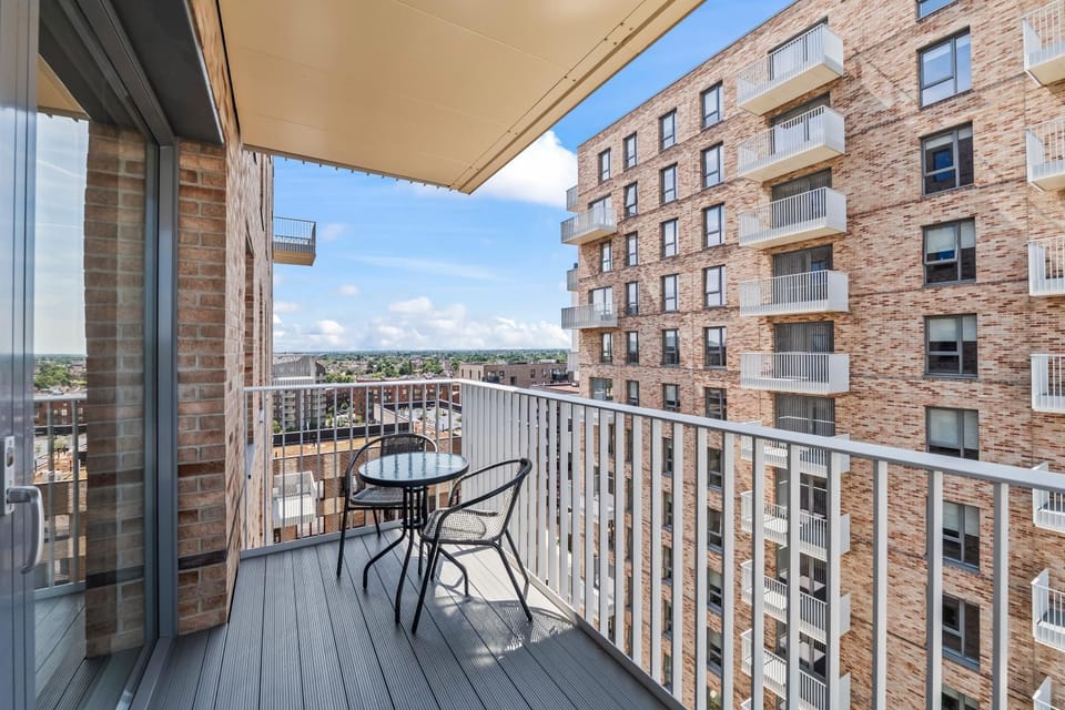 Chic Stay 2BR 2BA 4 Stops To Wembley Sleeps 8 Apartment in Harrow