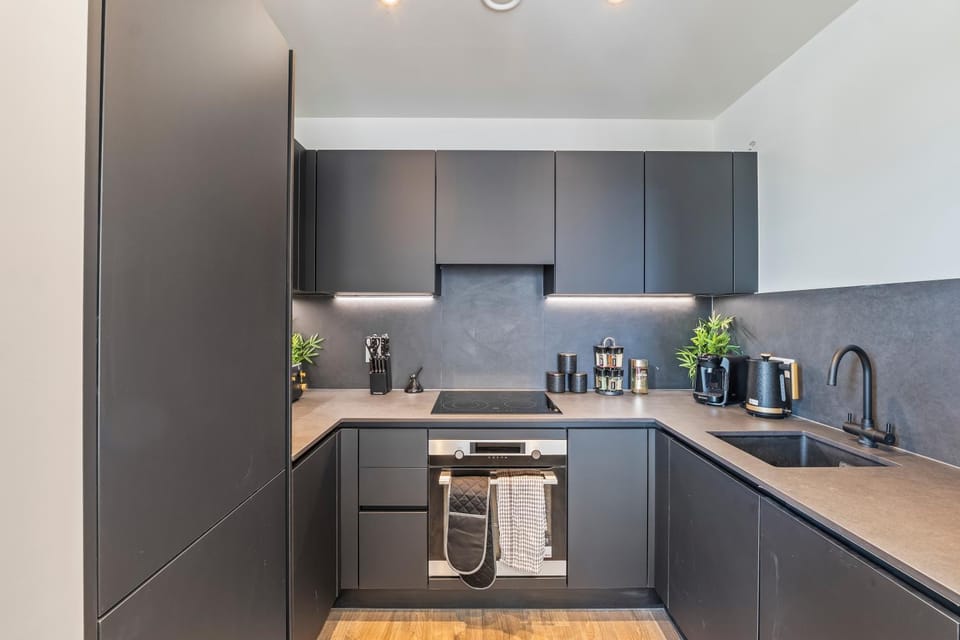 Chic Stay 2BR 2BA 4 Stops To Wembley Sleeps 8 Apartment in Harrow