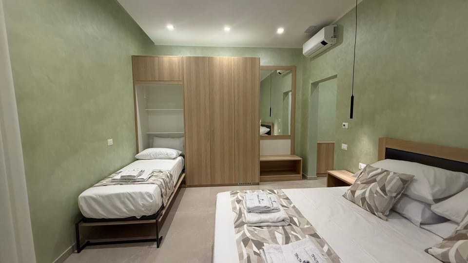 Bed, Photo of the whole room, Bedroom, towels
