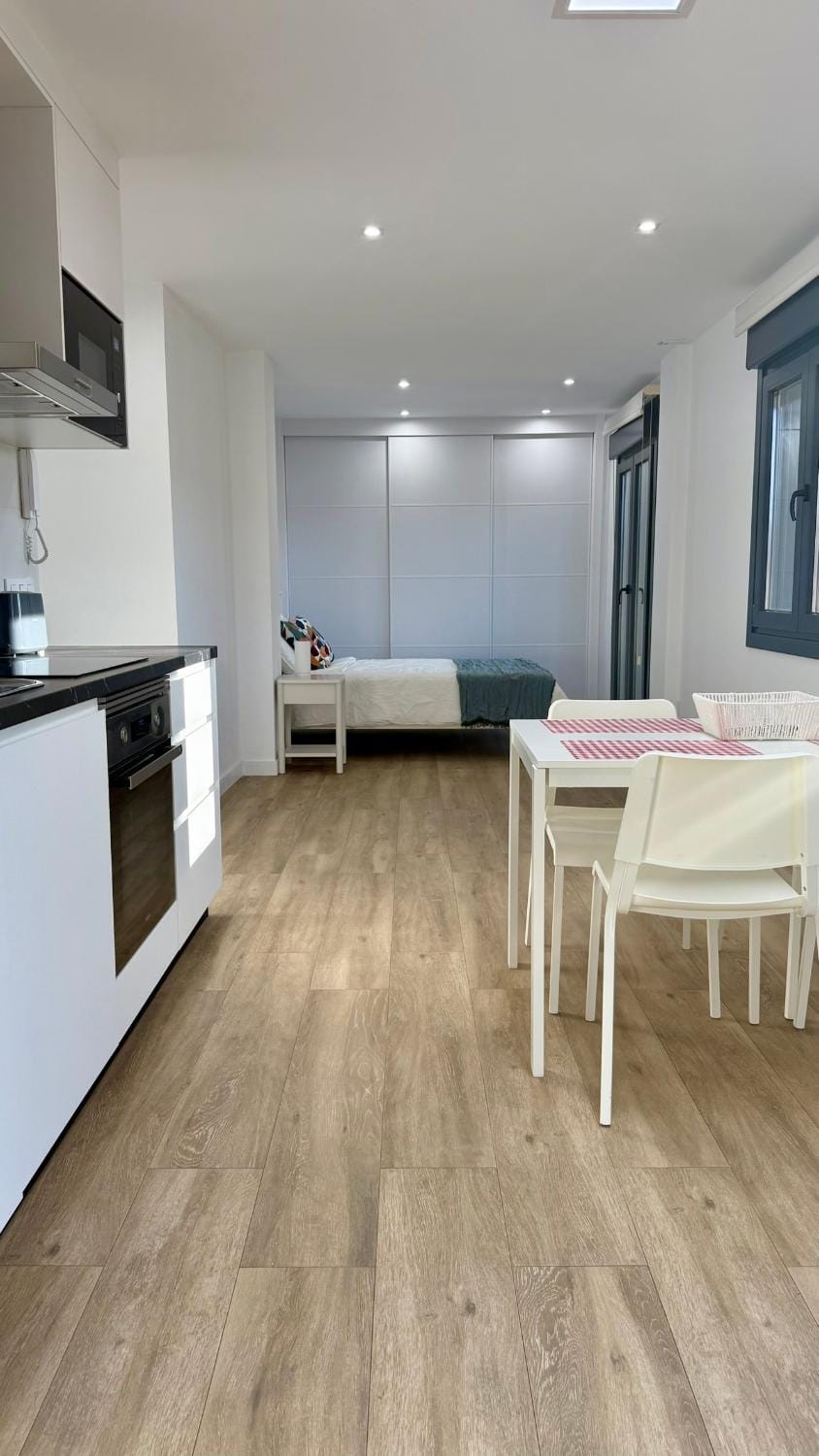 Bed, Dining area