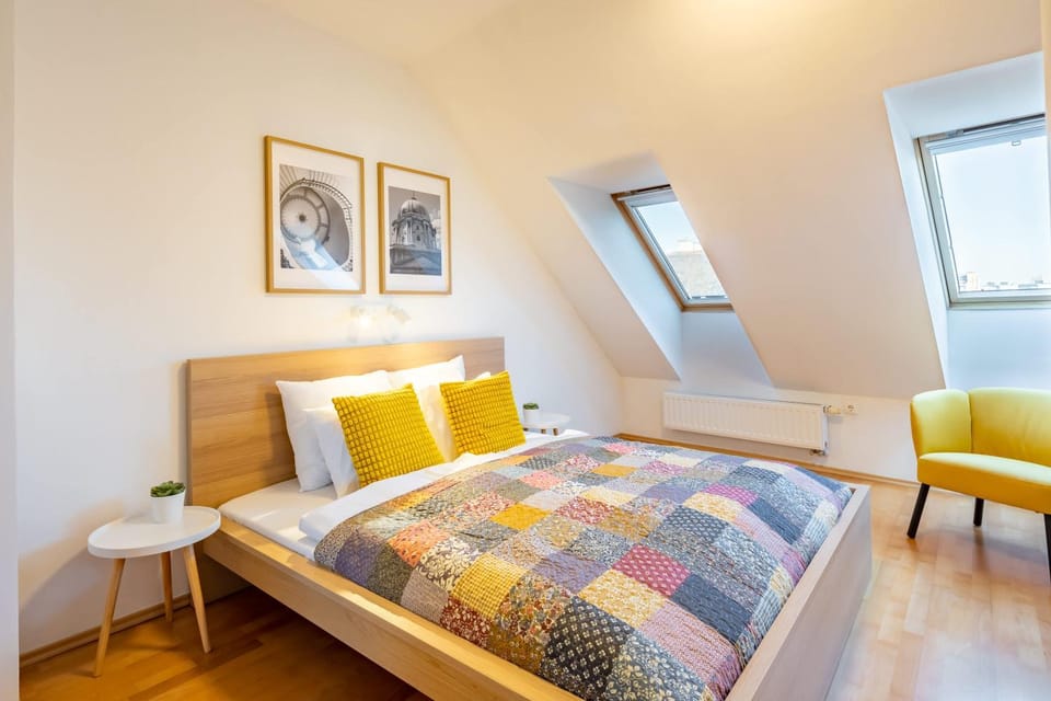 Very Central - Balcony - Sunny Apartment in Budapest