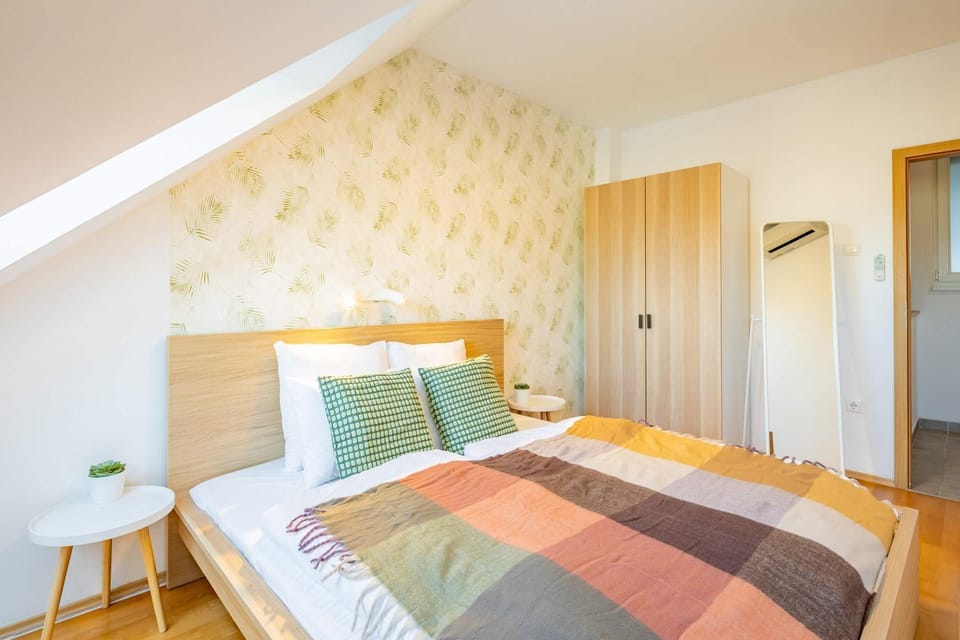 Very Central - Balcony - Sunny Apartment in Budapest