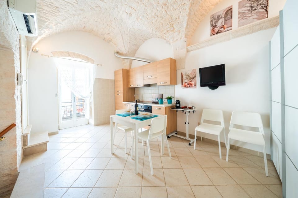 Kitchen or kitchenette, Living room, Seating area, kitchen, kitchen