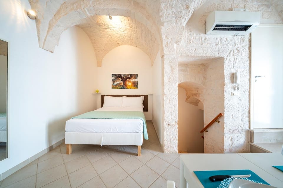 Facade/entrance, Living room, Seating area, Bedroom, air conditioner, air conditioner
