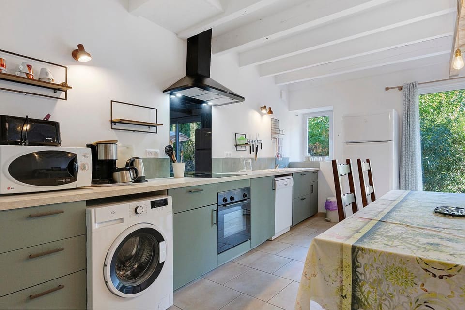 Kitchen or kitchenette, Living room