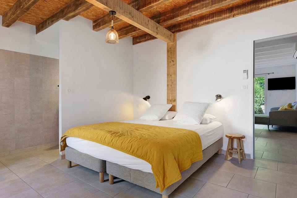 Property building, Living room, Bedroom