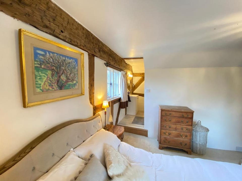 16th Century cottage with heated pool & hot tub House in Malvern Hills District