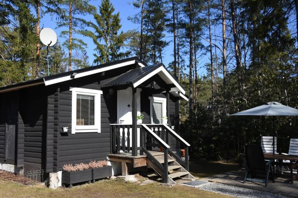 Cozy cottage in a forest setting, a 5-minute walk to the sea House in Stockholm County
