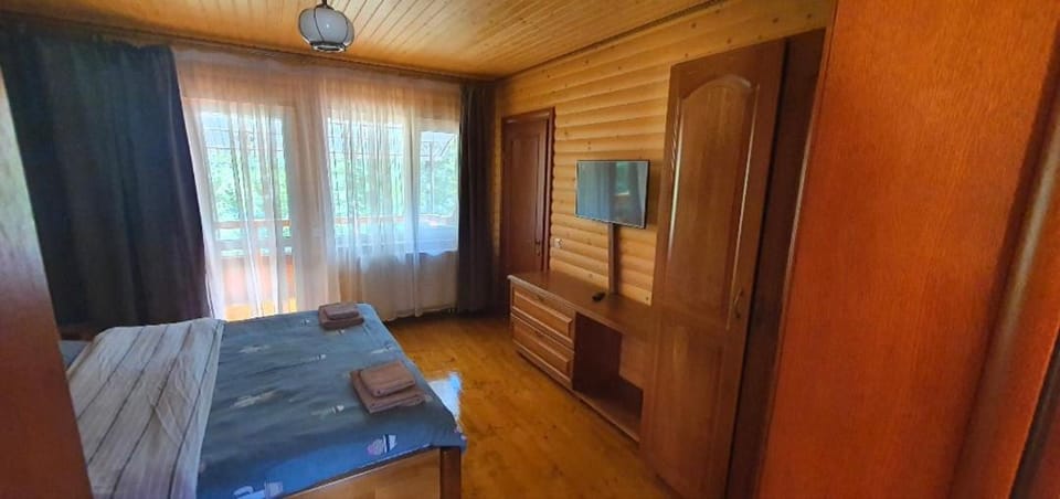 Над Річкою Nature lodge in Ukraine