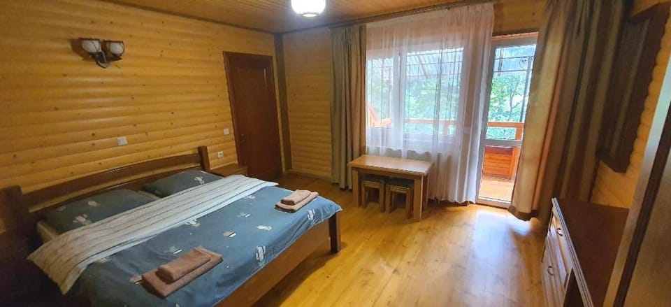 Над Річкою Nature lodge in Ukraine