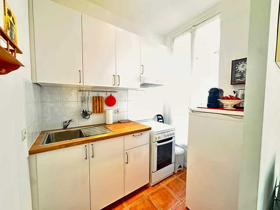 Kitchen or kitchenette, stove