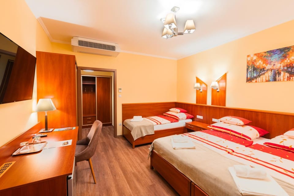 Bedroom, air conditioner