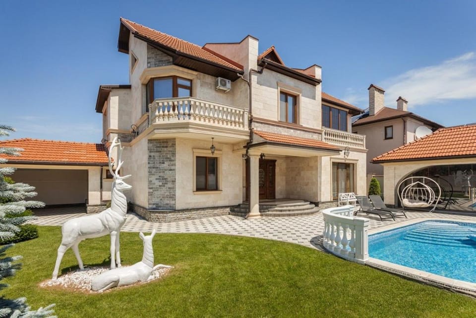 Property building, Swimming pool