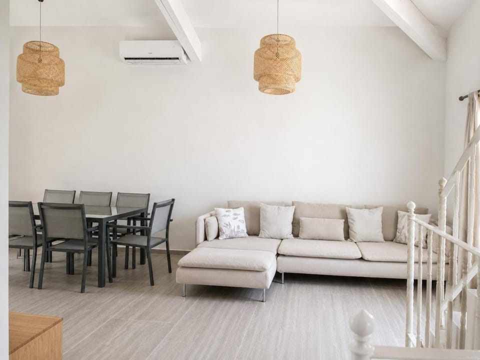 Escalet house, pool, 8 people, parking, air conditioning House in Ramatuelle