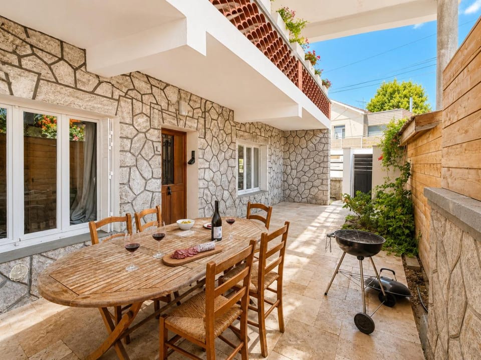 Property building, Patio, Day, Balcony/Terrace, Balcony/Terrace, Living room, Dining area
