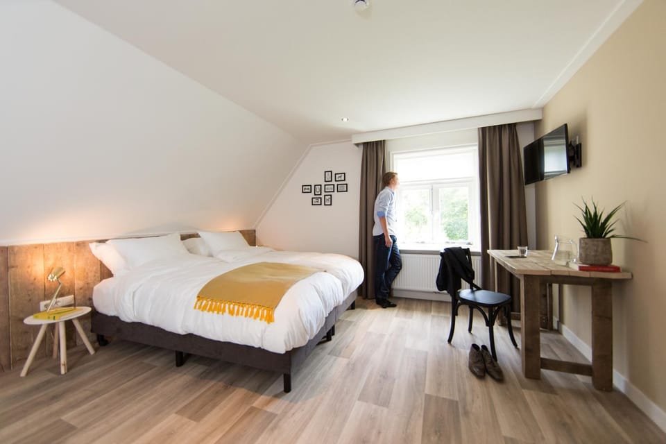 Shower, Toilet, Garden, Bathroom, TV and multimedia, Bedroom