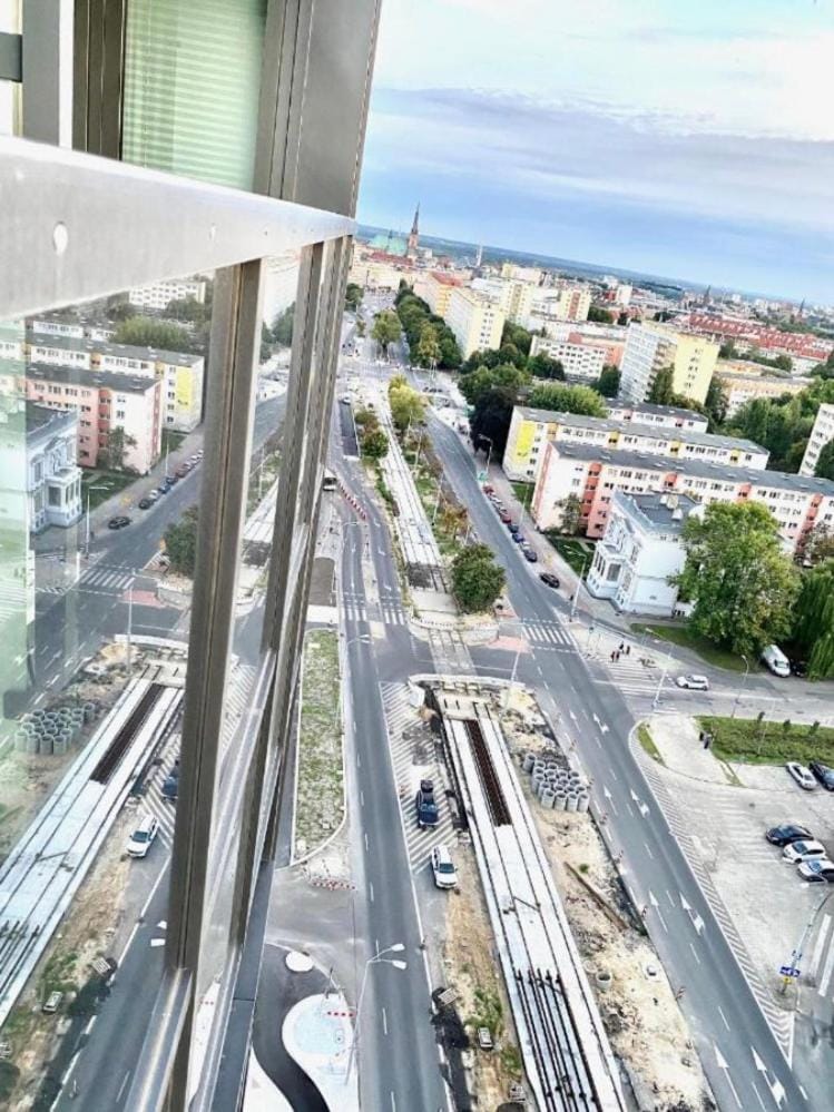 Hanza Tower WHITE 24 SPA & Sauna & Jacuzzi & Pool Apartment in Szczecin